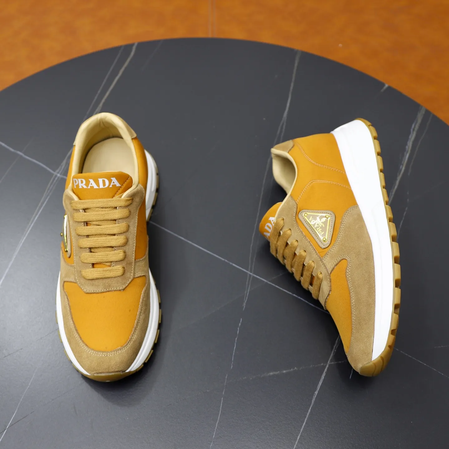 Men's shoes 💰462💰🙅‍♂️🙅‍♂️🙅‍♂️ Brand: PRADA Standard code: 38–44 (45 can be customized) Grade: Same as the official website Material: Original cowhide fabric Comfortable sheepskin lining Lightweight and wear-resistant outsole Style category: Men's fashionable casual shoes and boots Running sneakers Distinguished luxury brand elements Top luxury Color: actual picture color